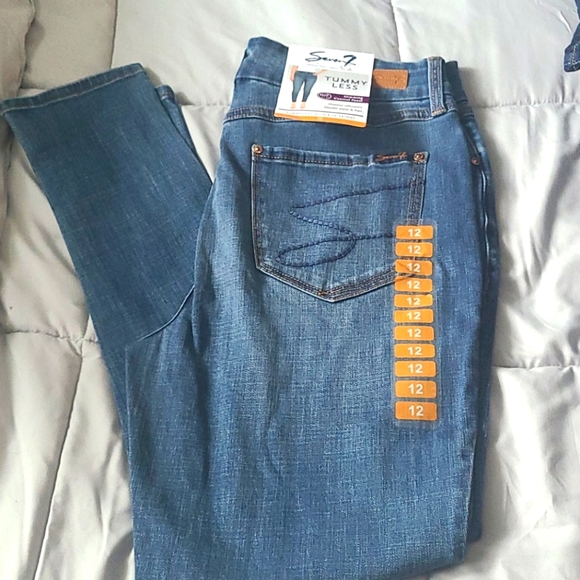 Jeans - Picture 1 of 5